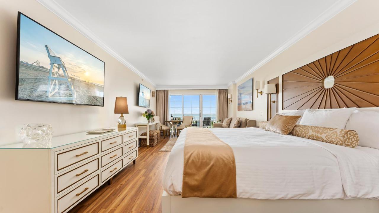 Deluxe Ocean Room King Bed